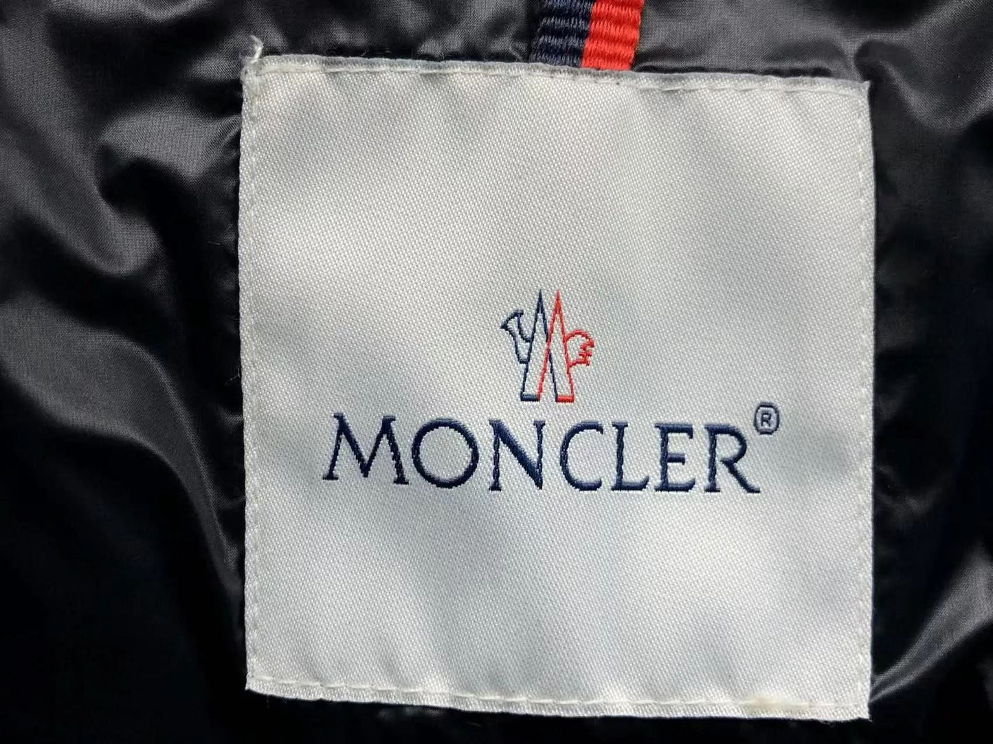 Black Montbeliard Down Jacket Moncler asasshop