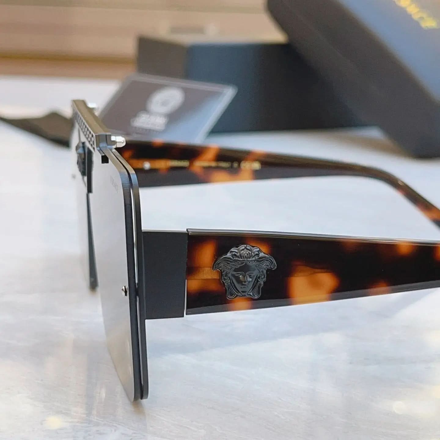New Sunglasses, MODEL: VE5722, SIZE: 62-16-145 asasshop