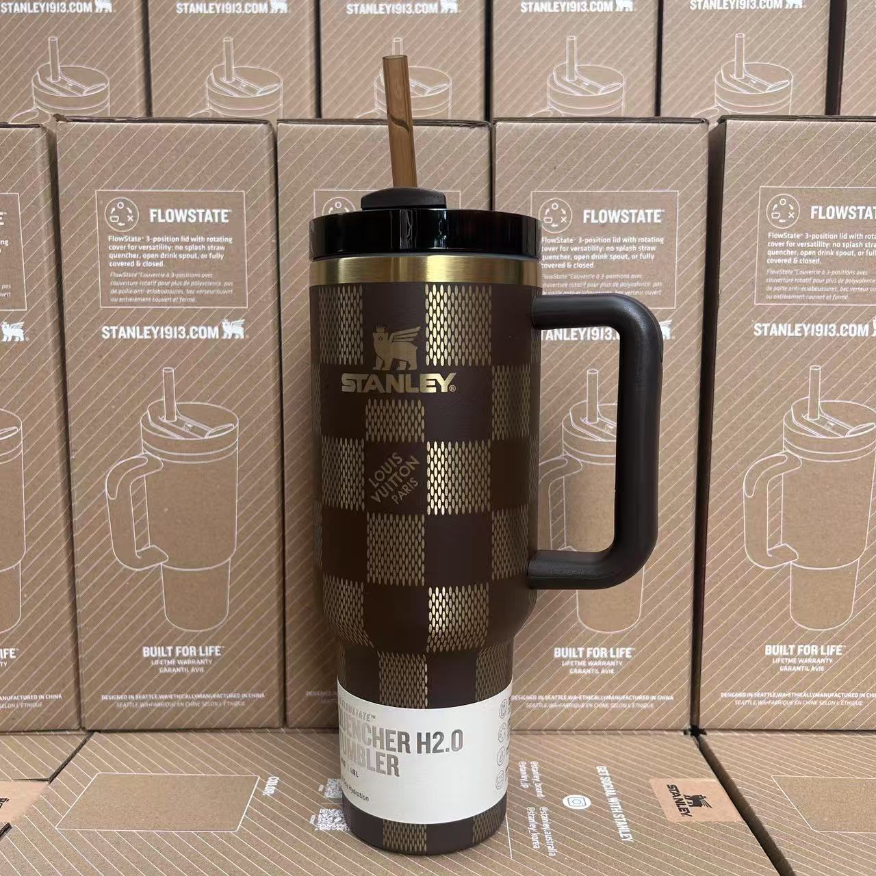 Stanley lv 40 oz Holographic Thermal Cup – Shine, Style, and Comfort in Every Sip