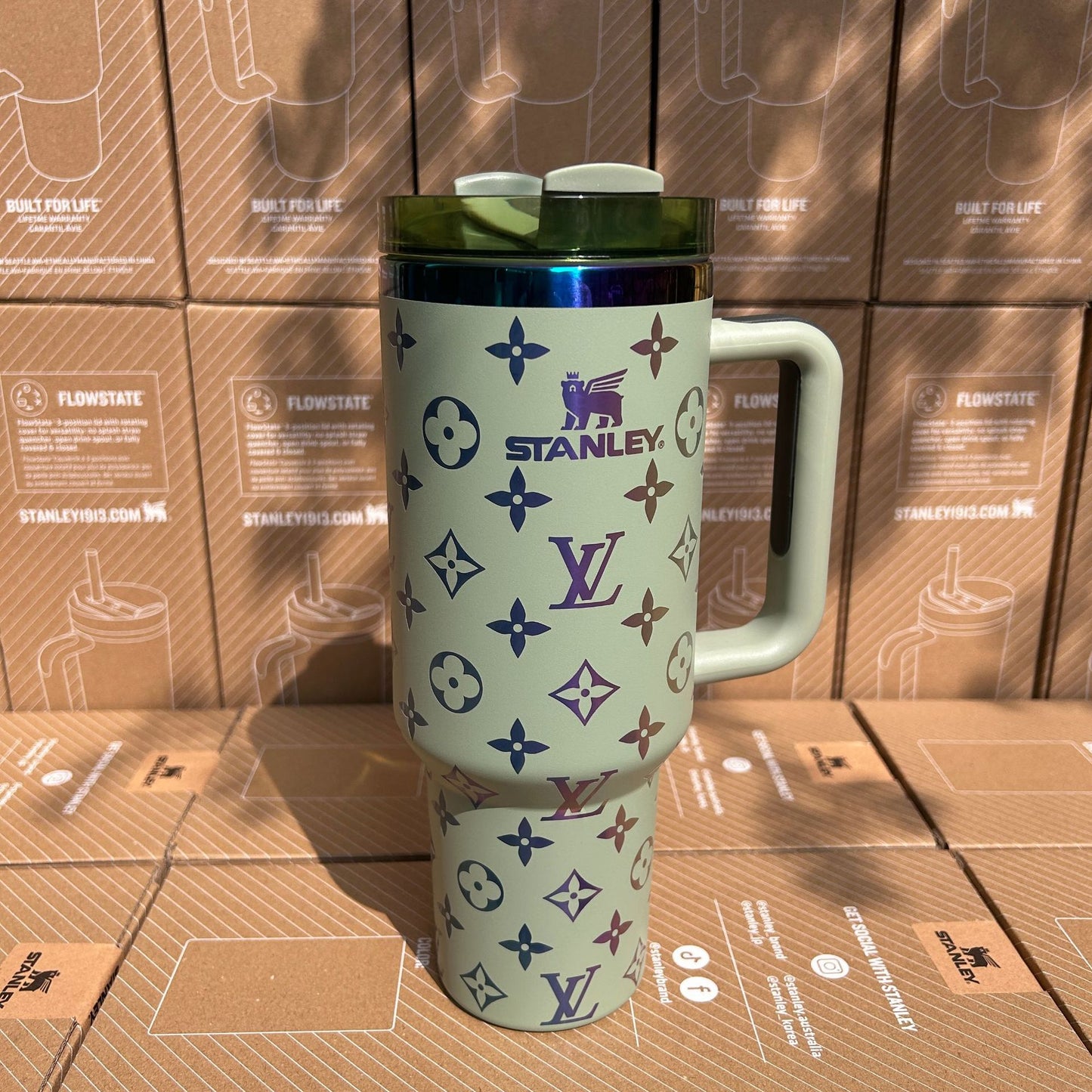 Stanley lv 40 oz Holographic Thermal Cup – Shine, Style, and Comfort in Every Sip