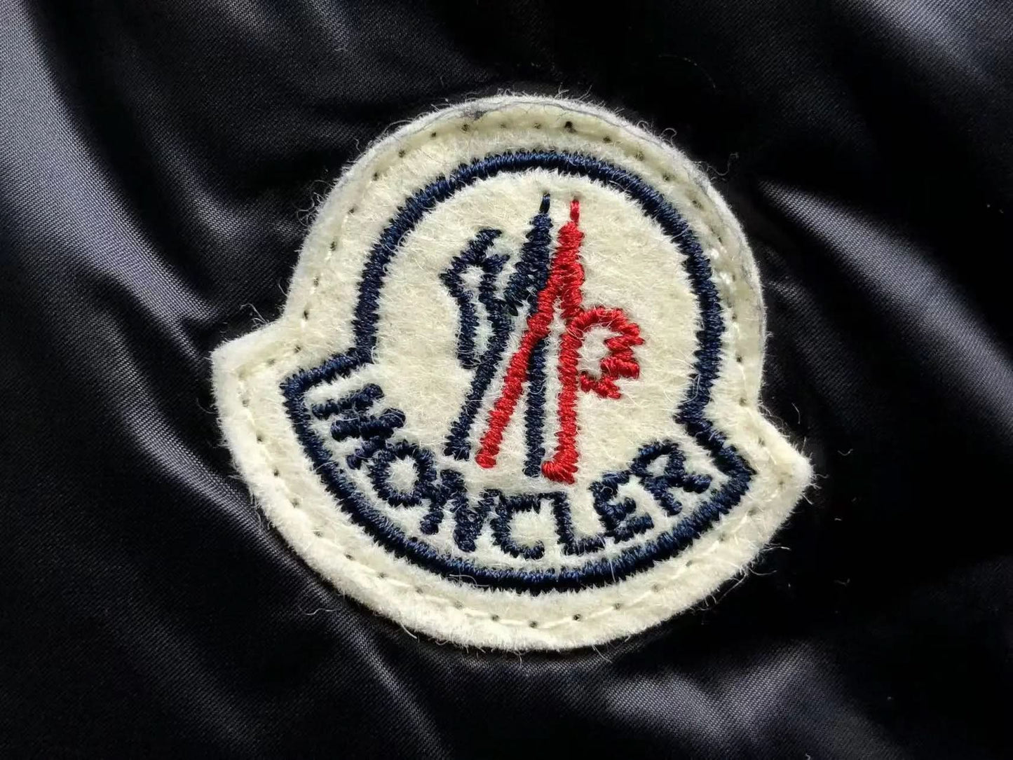 Black Montbeliard Down Jacket Moncler asasshop