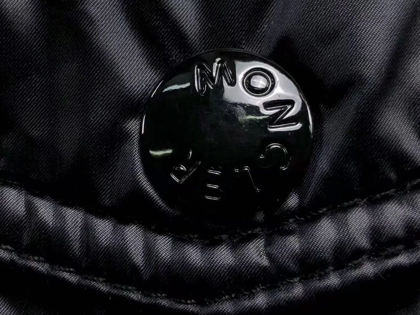 Black Montbeliard Down Jacket Moncler asasshop