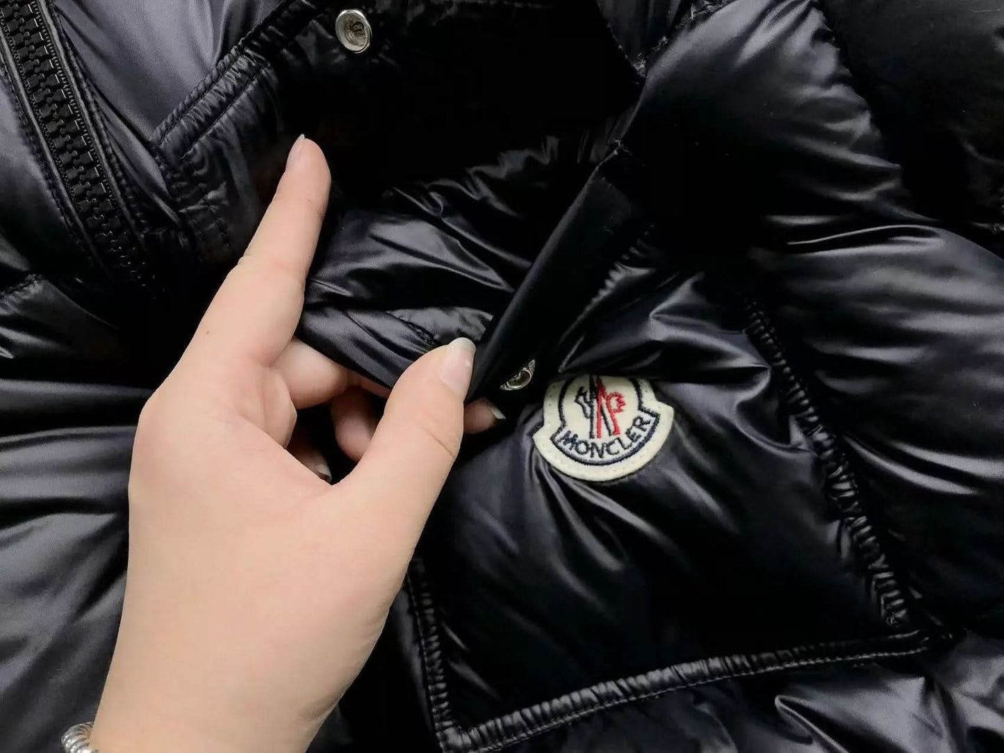 Black Montbeliard Down Jacket Moncler asasshop