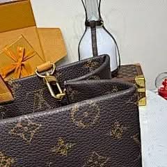 SHOPPER TOTE Medium Bag M13928 Monogram Full Leather Exclusive Duty-Free Channel asasshop