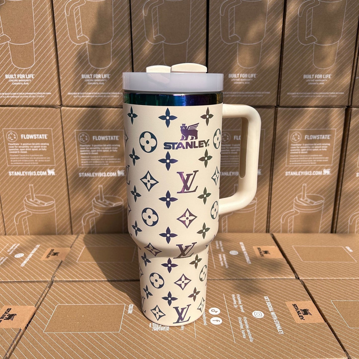 Stanley lv 40 oz Holographic Thermal Cup – Shine, Style, and Comfort in Every Sip