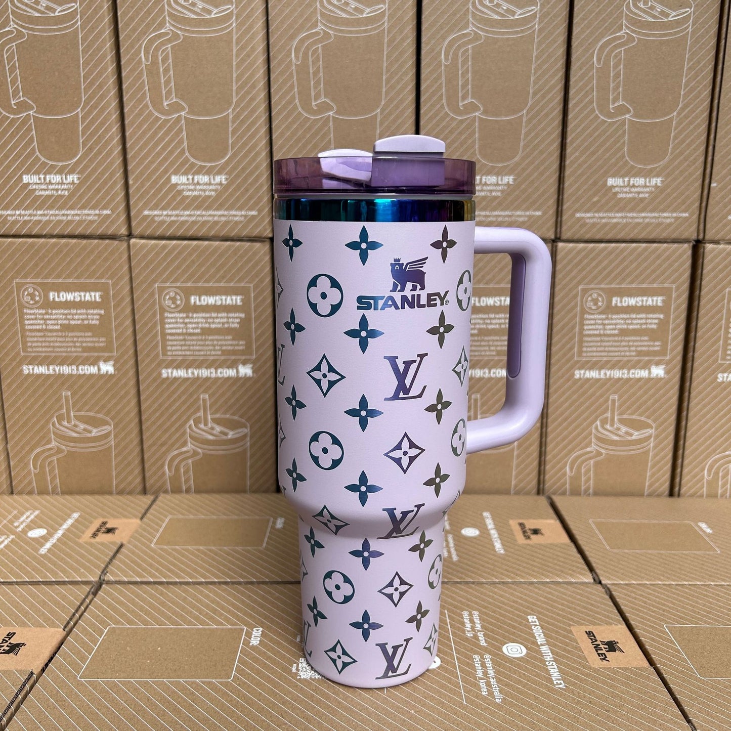 Stanley lv 40 oz Holographic Thermal Cup – Shine, Style, and Comfort in Every Sip