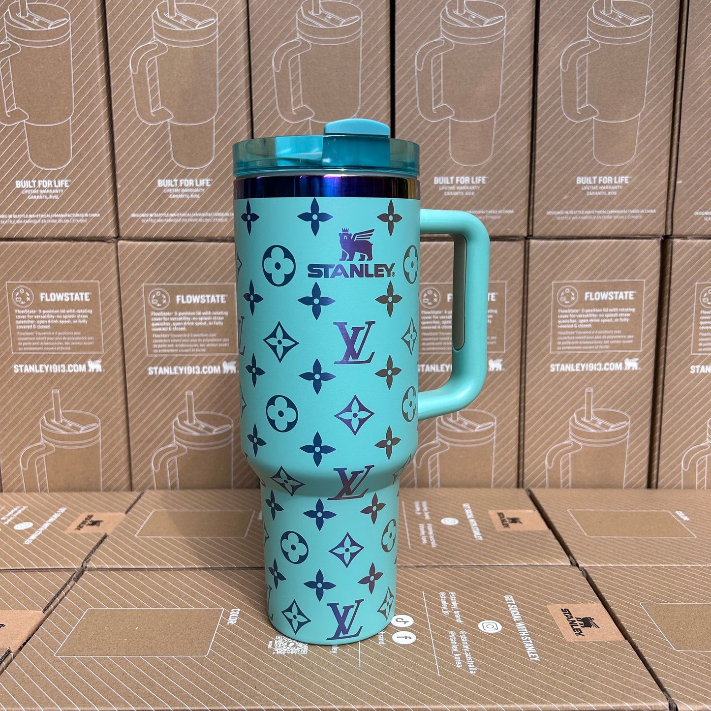 Stanley lv 40 oz Holographic Thermal Cup – Shine, Style, and Comfort in Every Sip
