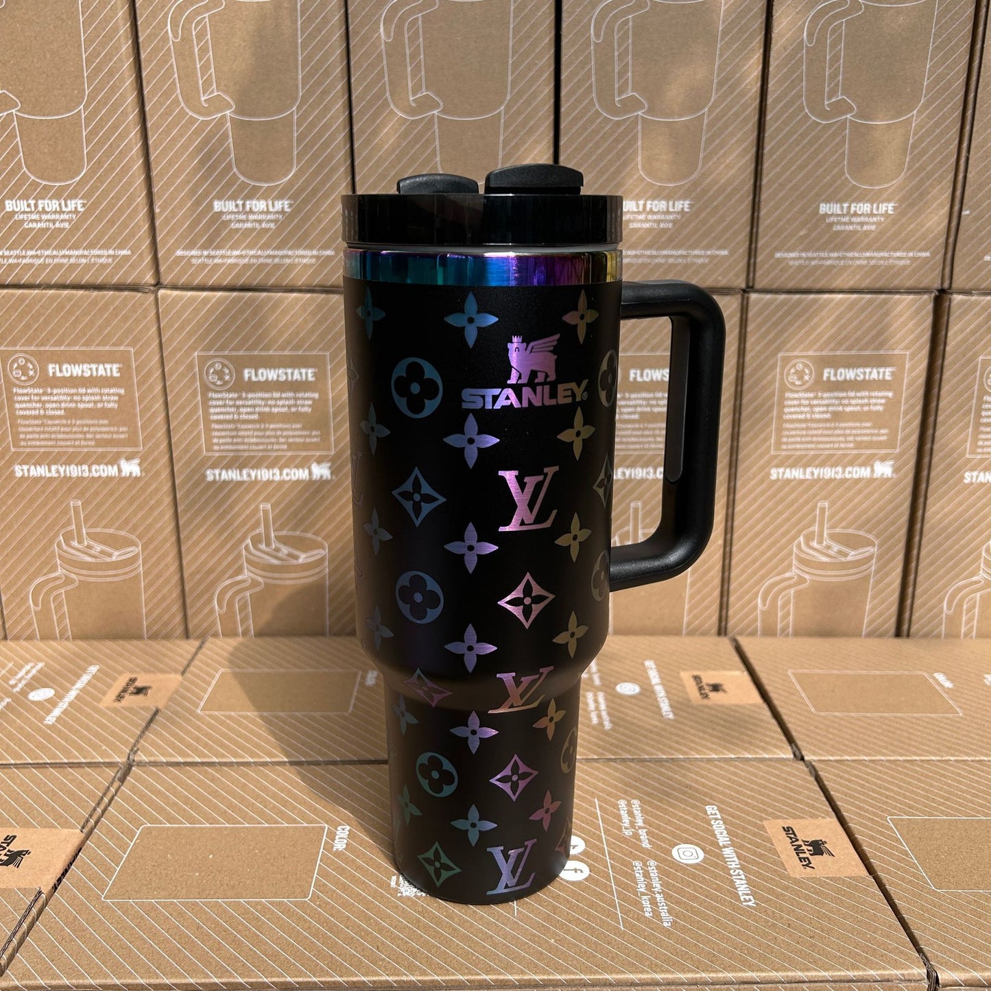 Stanley lv 40 oz Holographic Thermal Cup – Shine, Style, and Comfort in Every Sip
